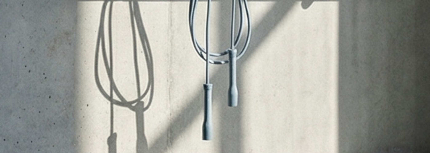 Corde a sauter fitness reglable Mist flow suspendu a une barre neora Mouv